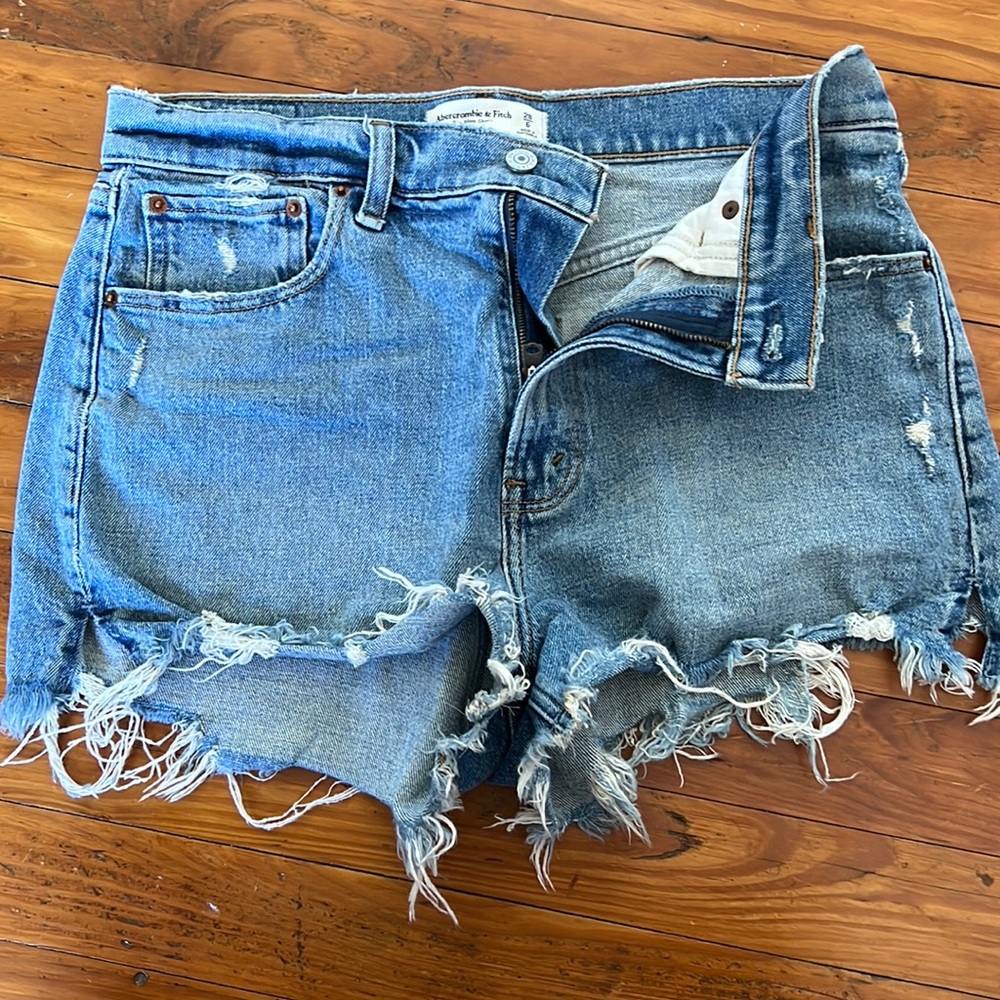 The Mom High Rise Short Size 28 Abercrombie and Fitch